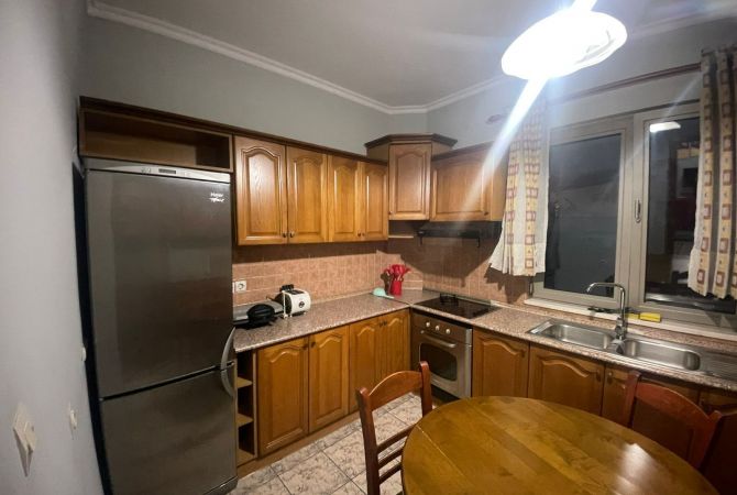 Shtepi me qera Apartament ne Tirane, 3+1, Mobilimi E mobiluar, Pagesa 800  Euro.