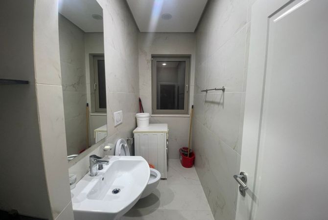 Shtepi me qera Apartament ne Tirane, 3+1, Mobilimi E mobiluar, Pagesa 800  Euro.
