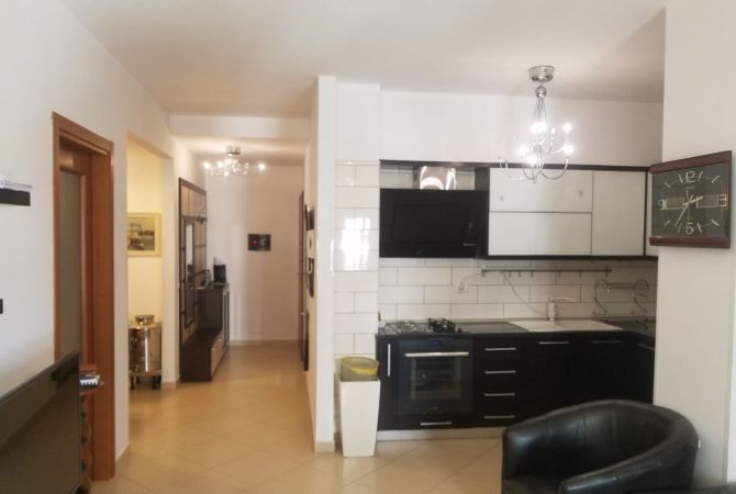 Shtepi me qera Apartament ne Tirane, 2+1, Mobilimi E mobiluar, Pagesa 600  Euro.