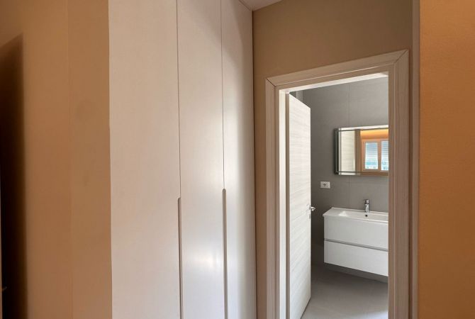 Shtepi me qera Apartament ne Tirane, 2+1, Mobilimi E mobiluar, Pagesa 80,000  Leke.