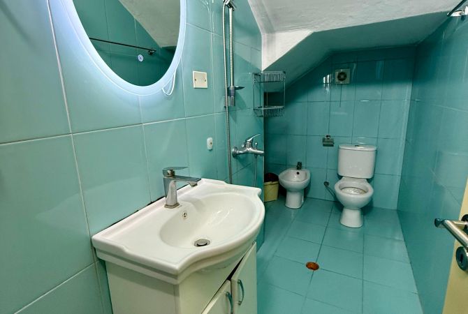 Shtepi ne shitje Apartament ne Tirane, 1+1, Mobilimi E mobiluar, Pagesa 89,000  Euro.