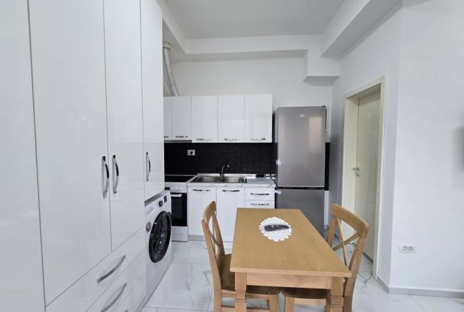 Shtepi me qera 1+1 ne Tirane - 28,000 Leke