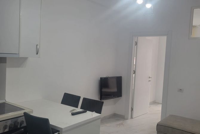 Shtepi me qera Apartament ne Tirane, 1+1, Mobilimi E mobiluar, Pagesa 40,000  Leke.