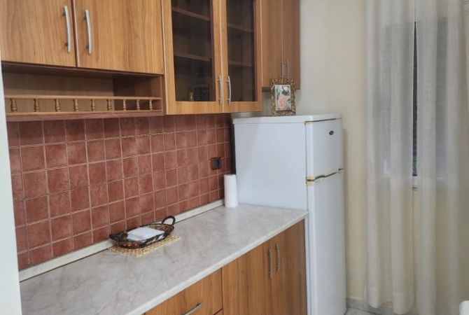 Shtepi me qera 1+1 ne Tirane - 40,000 Leke