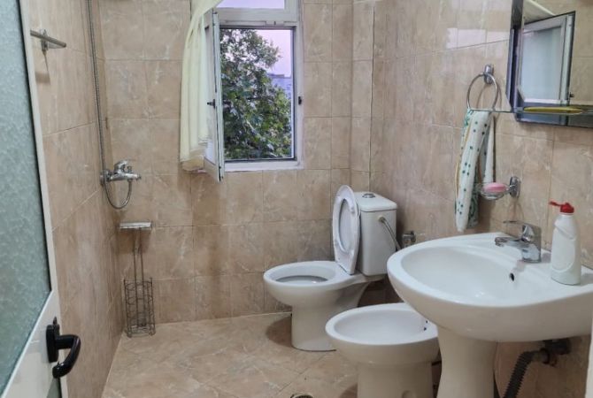 Shtepi me qera 1+1 ne Tirane - 40,000 Leke