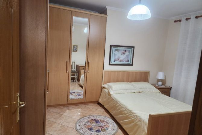 Shtepi me qera Apartament ne Tirane, 1+1, Mobilimi E mobiluar, Pagesa 40,000  Leke.