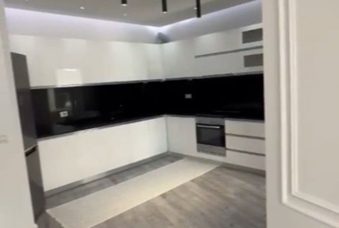 Shtepi ne shitje Apartament ne Tirane, 2+1, Mobilimi E mobiluar, Pagesa 130,000  Euro.