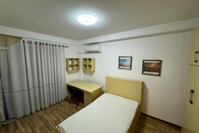Shtepi me qera Apartament ne Tirane, 3+1, Mobilimi E mobiluar, Pagesa 1,000  Euro.