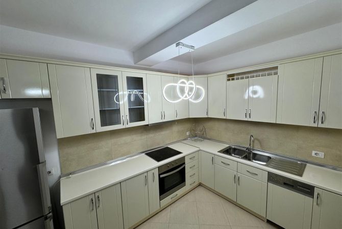 Shtepi me qera Apartament ne Tirane, 3+1, Mobilimi E mobiluar, Pagesa 1,000  Euro.