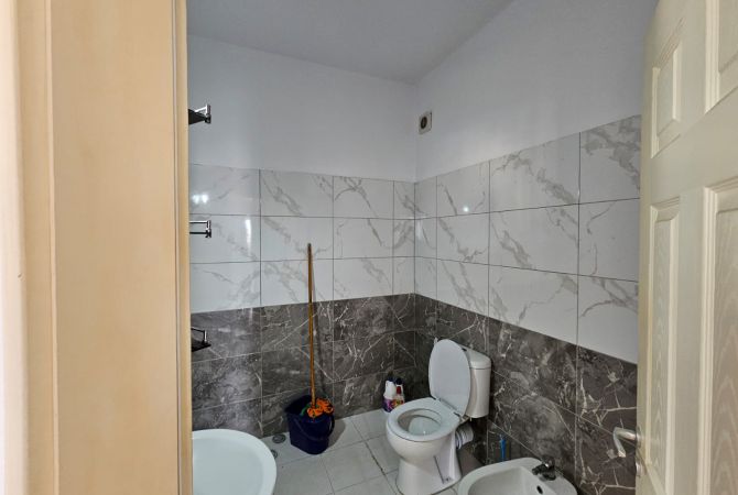 Shtepi me qera 2+1 ne Tirane - 400 Euro