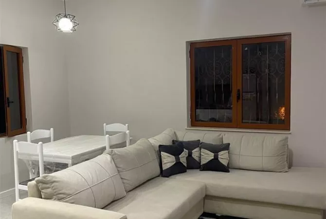 Shtepi me qera 2+1 ne Tirane - 50,000 Leke