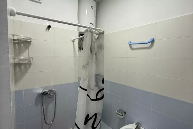 Shtepi me qera Apartament ne Tirane, 1+1, Mobilimi E mobiluar, Pagesa 45,000  Leke.