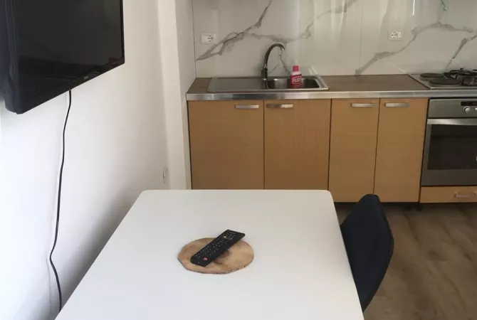 Shtepi me qera Apartament ne Tirane, Garsoniere, Mobilimi E mobiluar, Pagesa 30,000  Leke.