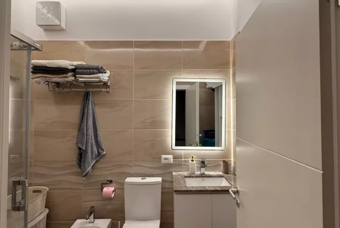 Shtepi ne shitje Penthose(kati i fundit panoramik) ne Tirane, 2+1, Mobilimi E mobiluar, Pagesa 300,000  Euro.