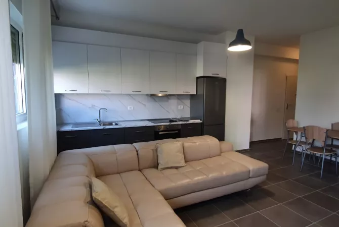 Shtepi me qera 2+1 ne Tirane - 450 Euro