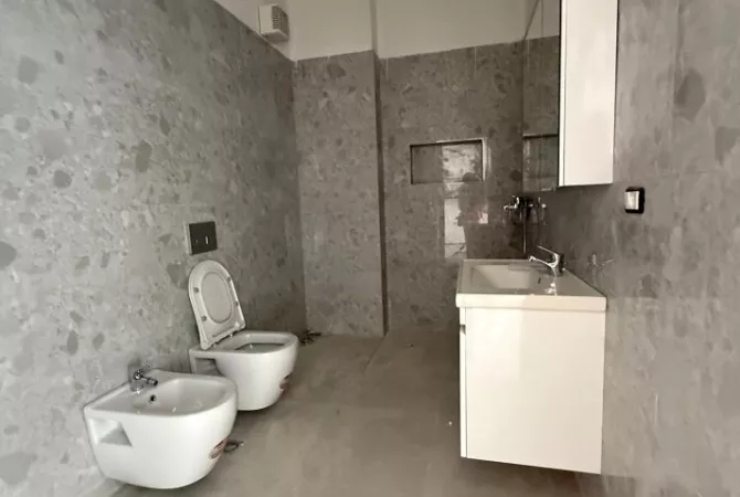 Shtepi me qera Apartament ne Tirane, 1+1, Mobilimi Bosh, pa mobiluar, Pagesa 40,000  Leke.