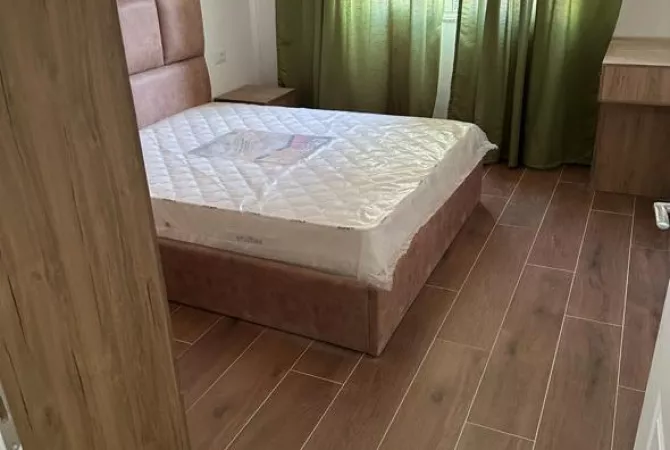 Shtepi me qera 1+1 ne Tirane - 40,000 Leke