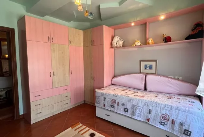 Shtepi me qera 2+1 ne Tirane - 70,000 Leke