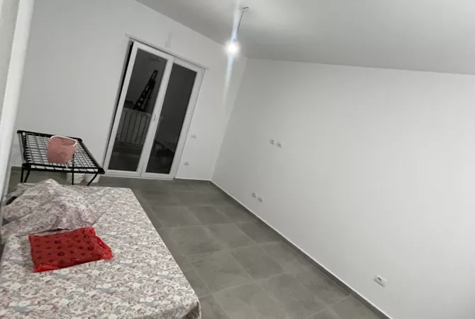 Shtepi me qera 2+1 ne Tirane - 300 Euro