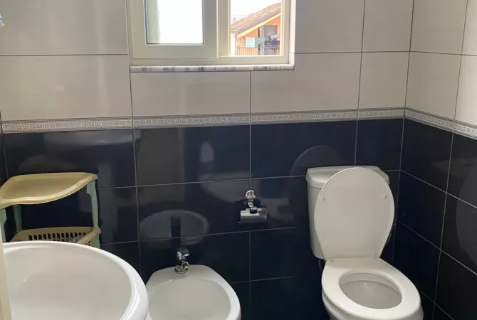 Shtepi me qera Shtepi Private ne Tirane, 1+1, Mobilimi E mobiluar, Pagesa 40,000  Leke.