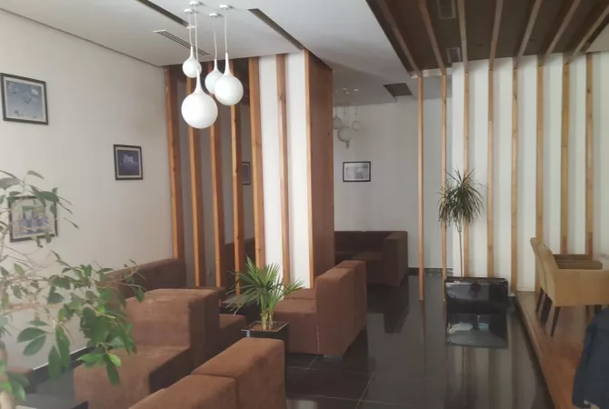 Ambient biznesi me qera 2+1 ne Tirane - 1,800 Euro