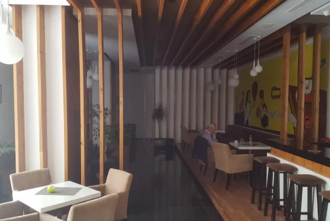 Ambient biznesi me qera 2+1 ne Tirane - 1,800 Euro