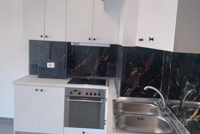 Shtepi me qera Apartament ne Tirane, 2+1, Mobilimi E mobiluar, Pagesa 500  Euro.