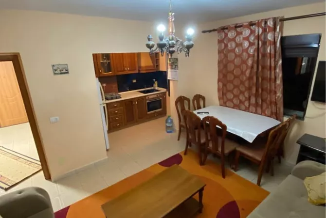Shtepi me qera Apartament ne Tirane, 3+1, Mobilimi E mobiluar, Pagesa 500  Euro.