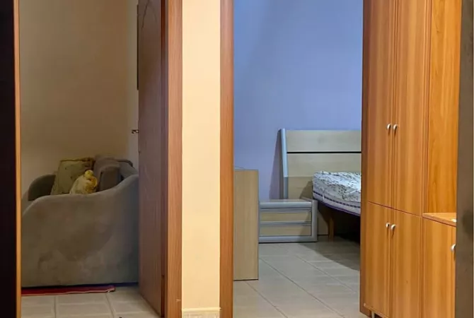 Shtepi me qera Apartament ne Tirane, 3+1, Mobilimi E mobiluar, Pagesa 500  Euro.