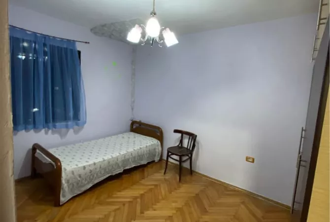 Shtepi me qera Apartament ne Tirane, 3+1, Mobilimi E mobiluar, Pagesa 500  Euro.