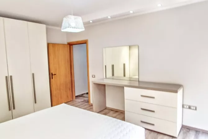 Shtepi ne shitje Apartament ne Vlore, 2+1, Mobilimi E mobiluar, Pagesa 193,800  Euro.