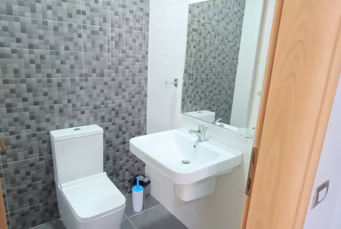Shtepi ne shitje Apartament ne Vlore, 2+1, Mobilimi E mobiluar, Pagesa 193,800  Euro.