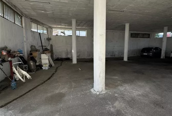 Ambiente Commerciale in Affitto 4+1 a Tirana - 900 Euro