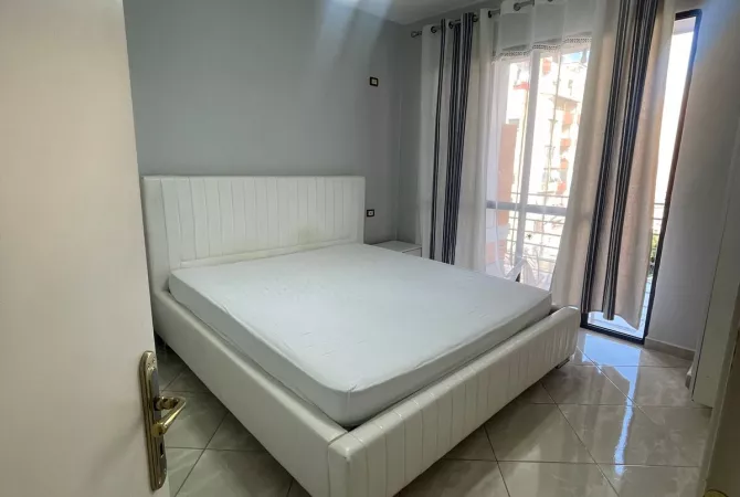 Shtepi me qera Apartament ne Tirane, 1+1, Mobilimi E mobiluar, Pagesa 500  Euro.