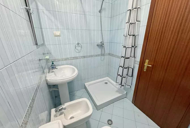 Shtepi me qera Apartament ne Tirane, 1+1, Mobilimi E mobiluar, Pagesa 600  Euro.