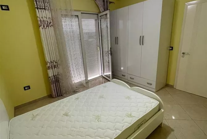 Shtepi me qera Apartament ne Tirane, 3+1, Mobilimi E mobiluar, Pagesa 35,000  Leke.