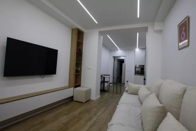 Shtepi me qera Apartament ne Tirane, 1+1, Mobilimi Pjeserisht e mobiluar, Pagesa 65,000  Leke.