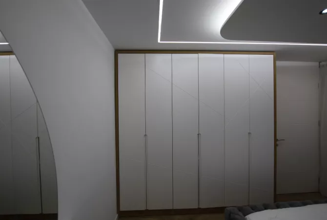 Shtepi me qera Apartament ne Tirane, 1+1, Mobilimi Pjeserisht e mobiluar, Pagesa 65,000  Leke.