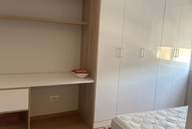 Shtepi me qera Apartament ne Tirane, 3+1, Mobilimi E mobiluar, Pagesa 800  Euro.