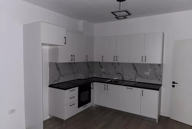 Shtepi me qera 1+1 ne Tirane - 40,000 Leke