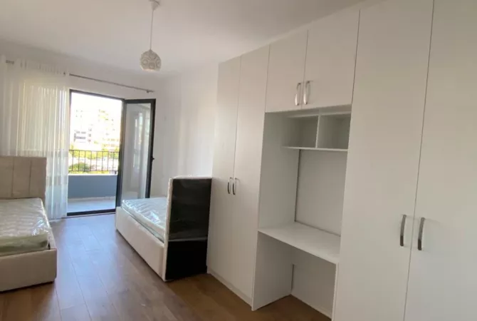 Shtepi me qera 2+1 ne Tirane - 47,000 Leke