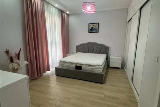 Shtepi me qera Apartament ne Tirane, 2+1, Mobilimi E mobiluar, Pagesa 1,200  Euro.
