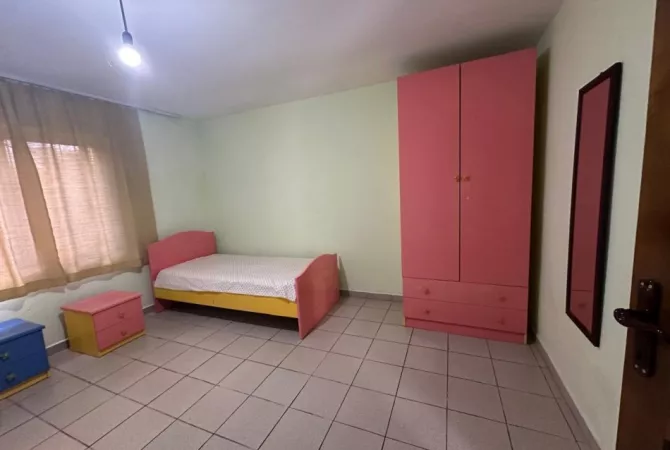 Shtepi me qera 1+1 ne Tirane - 30,000 Leke