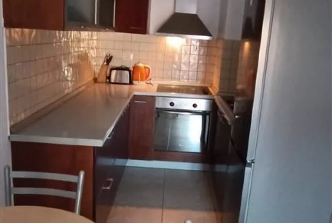 Shtepi me qera Apartament ne Tirane, 1+1, Mobilimi E mobiluar, Pagesa 500  Euro.