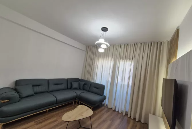 Shtepi me qera 2+1 ne Tirane - 700 Euro
