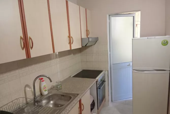 Shtepi me qera Apartament ne Tirane, 2+1, Mobilimi E mobiluar, Pagesa 700  Euro.
