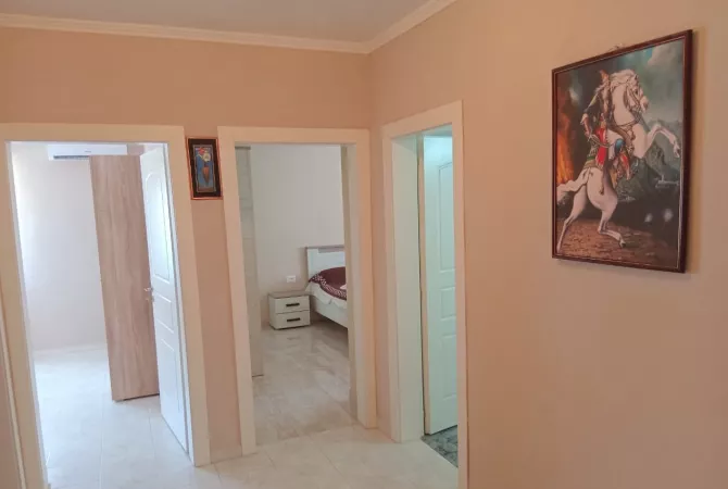 Shtepi me qera Apartament ne Tirane, 2+1, Mobilimi E mobiluar, Pagesa 700  Euro.