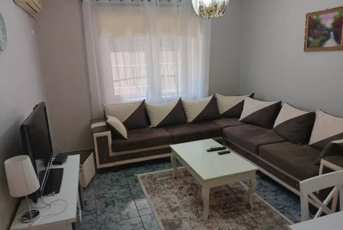 Shtepi me qera Apartament ne Tirane, 2+1, Mobilimi E mobiluar, Pagesa 700  Euro.