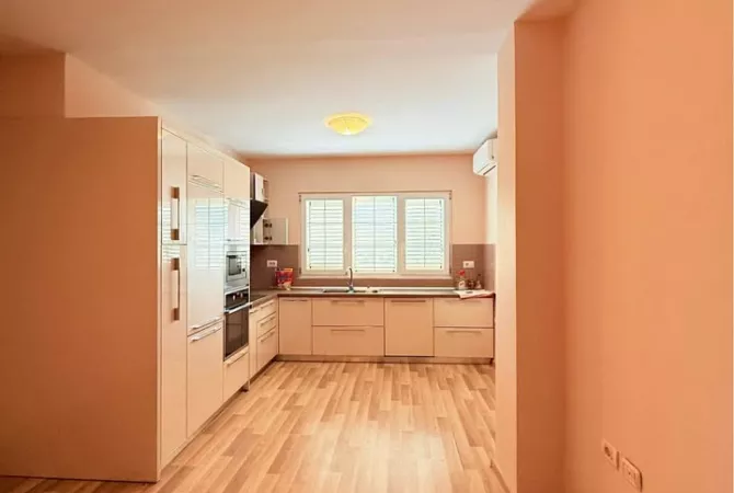 Casa in vendita 6+1 a Tirana - 850,000 Euro