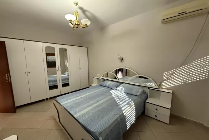 Shtepi me qera Apartament ne Tirane, 2+1, Mobilimi E mobiluar, Pagesa 50,000  Leke.